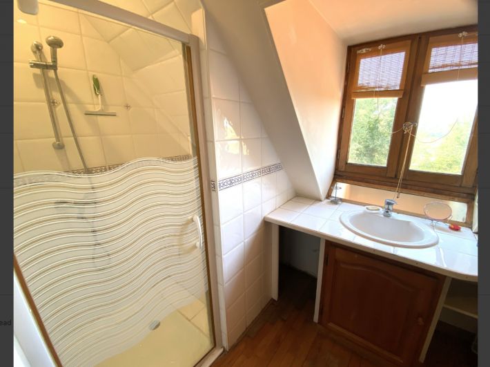 Detached House and Garden with Swimming Pool