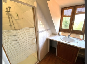 Detached House and Garden with Swimming Pool