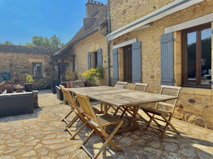 Detached House and Garden with Swimming Pool