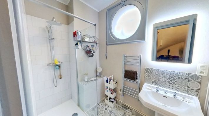Two Lovely Apartments with Business Premises