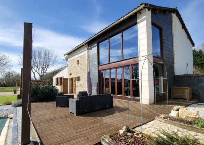 Main Photo of a 3 bedroom  Barn Conversion for sale
