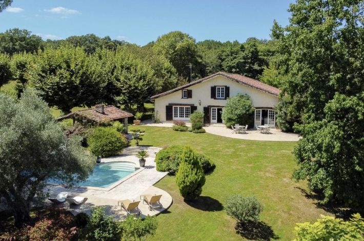 Exceptional Country Property with Pool and Land