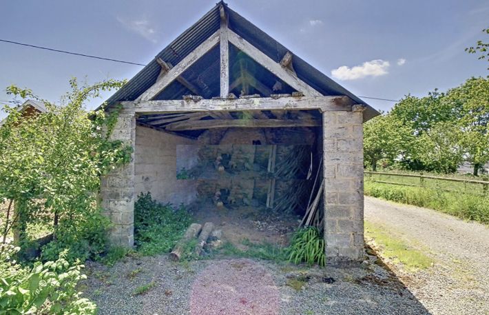 Superb Country House with Outbuilding