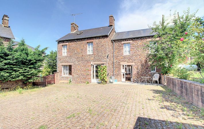 Main Photo of a 7 bedroom  House for sale