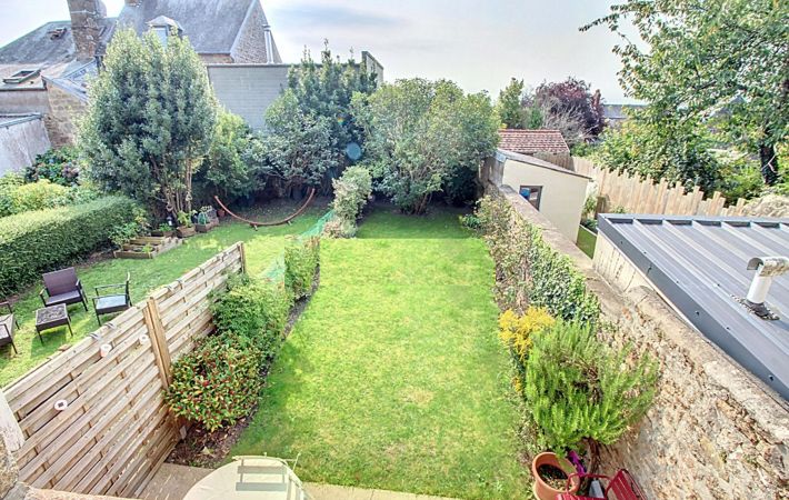 Beautiful Town House with Landscaped Garden