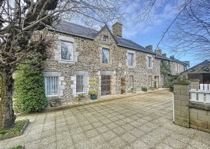 Large House with Swimming Pool and 1 Hectare Gardens
