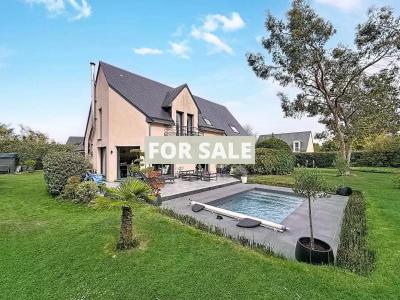 Detached House with Lovely Swimming Pool