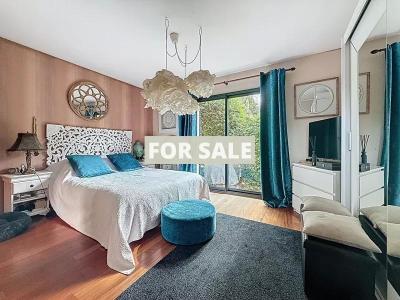 Detached House with Lovely Swimming Pool