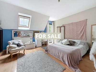 Detached House with Lovely Swimming Pool