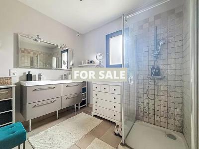 Detached House with Lovely Swimming Pool