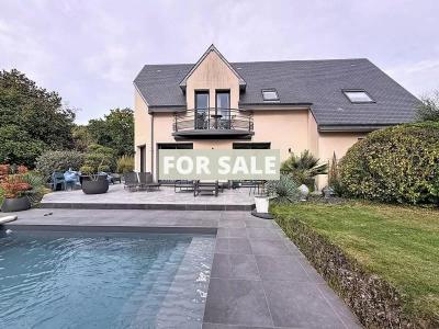 Detached House with Lovely Swimming Pool