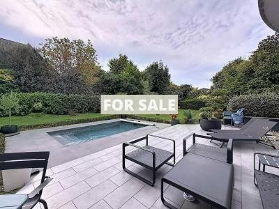 Detached House with Lovely Swimming Pool