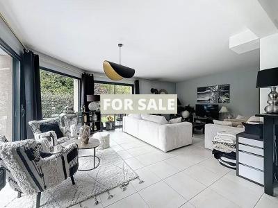 Detached House with Lovely Swimming Pool