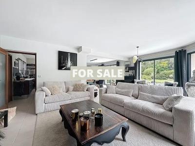 Detached House with Lovely Swimming Pool