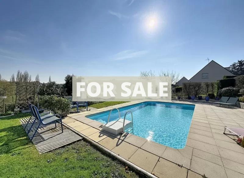 Contemporary Detached House with Swimming Pool