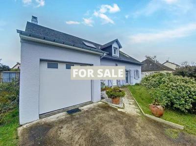 Detached House with Garden Close to the Coast