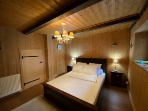 Detached Six Bedroom Ski Chalet Style House