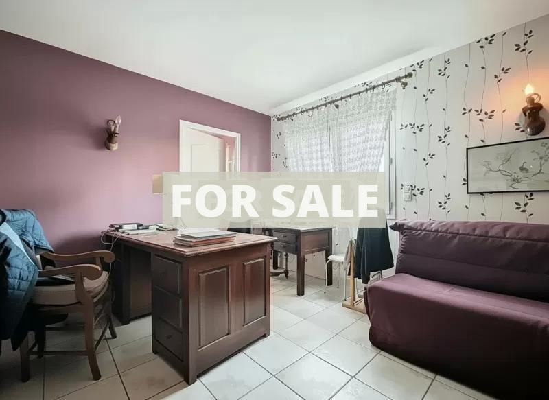 Detached House with Garden in Lovely Location