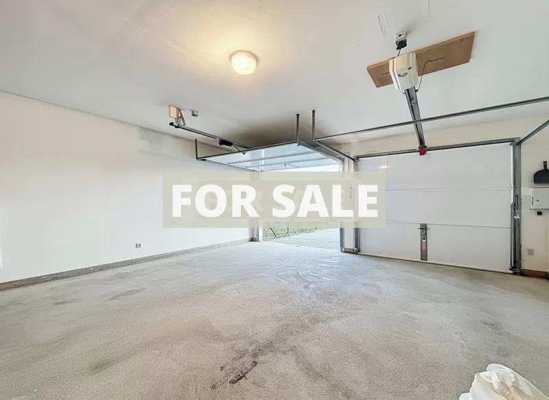 Detached House with Garden in Lovely Location