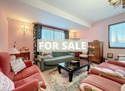 Detached House with Garden in Lovely Location