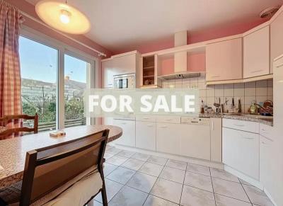 Detached House with Garden in Lovely Location