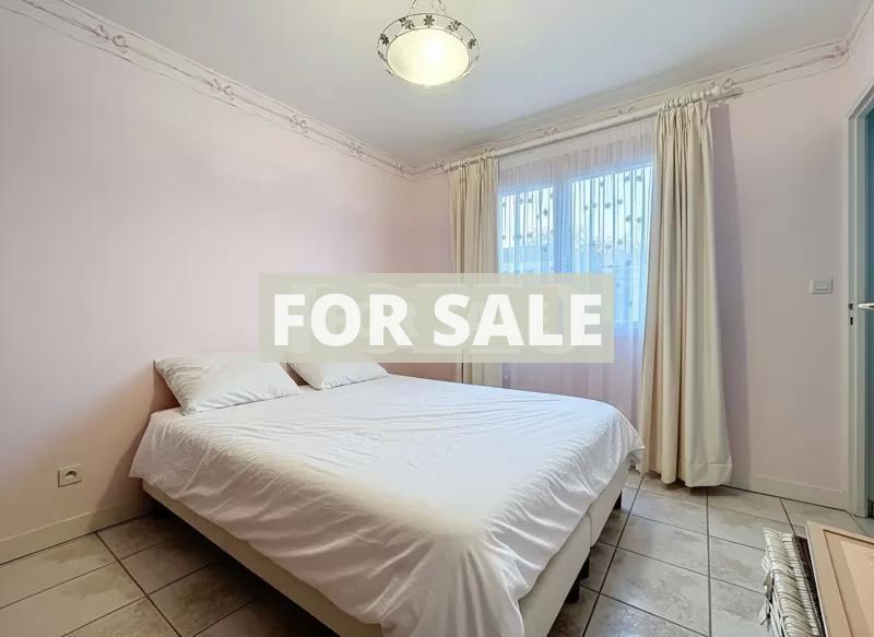 Detached House with Garden in Lovely Location