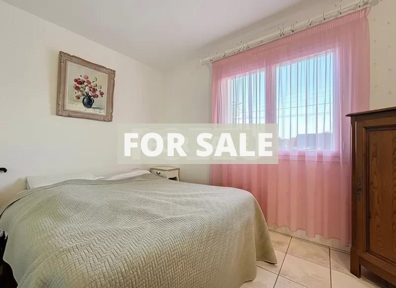 Detached House with Garden in Lovely Location