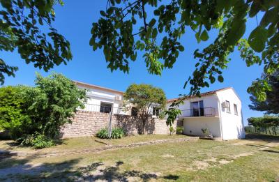 Renovated Villa With Independent Studio, Swimming Pool