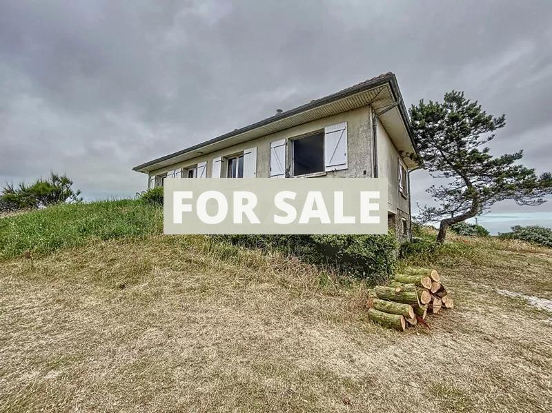 Detached Sea Front Property With Open View