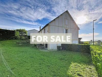 Detached House with Garden by the Coast