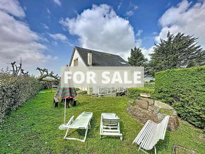 Detached House with Garden by the Coast