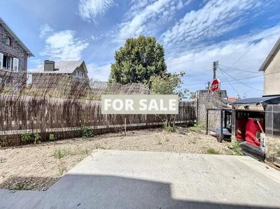 Detached House with Garden by the Coast