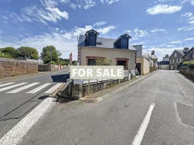 Detached House with Garden by the Coast