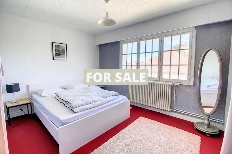 Detached Coastal House with Landscaped Garden