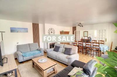 Detached Coastal House with Landscaped Garden