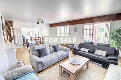 Detached Coastal House with Landscaped Garden