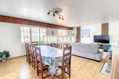 Detached Coastal House with Landscaped Garden