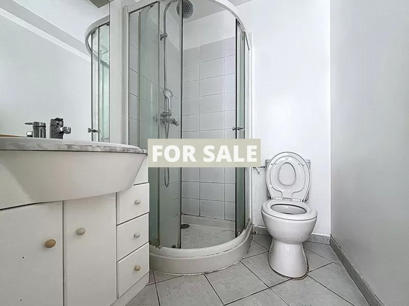 Modern Detached House with Garden