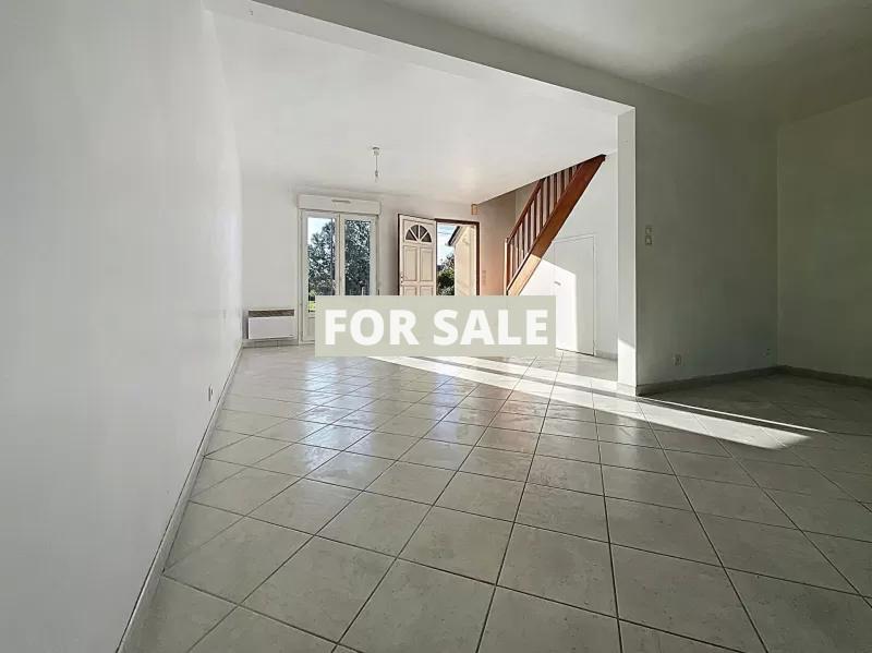 Modern Detached House with Garden