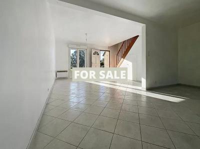 Modern Detached House with Garden