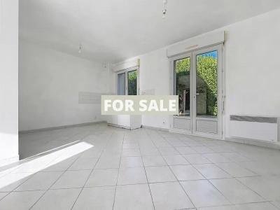 Modern Detached House with Garden