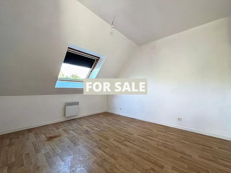 Modern Detached House with Garden