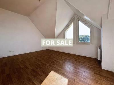 Modern Detached House with Garden