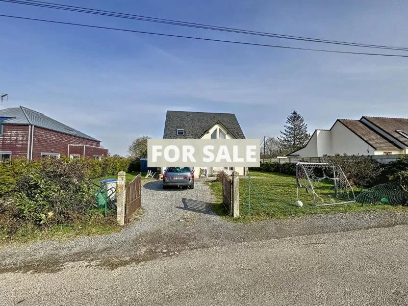 Modern Detached House with Garden