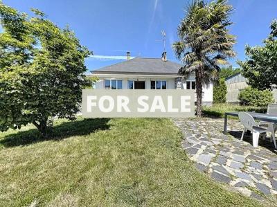 Detached House with Garden