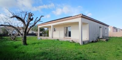 Single Storey Villa With Pool, Fruit Trees and Garden