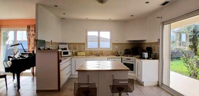 Single Storey Villa With Pool, Fruit Trees and Garden