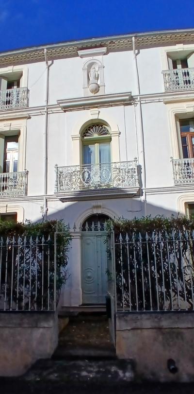 Impressive Maison-de-Maitre with Guest Gite and Pool