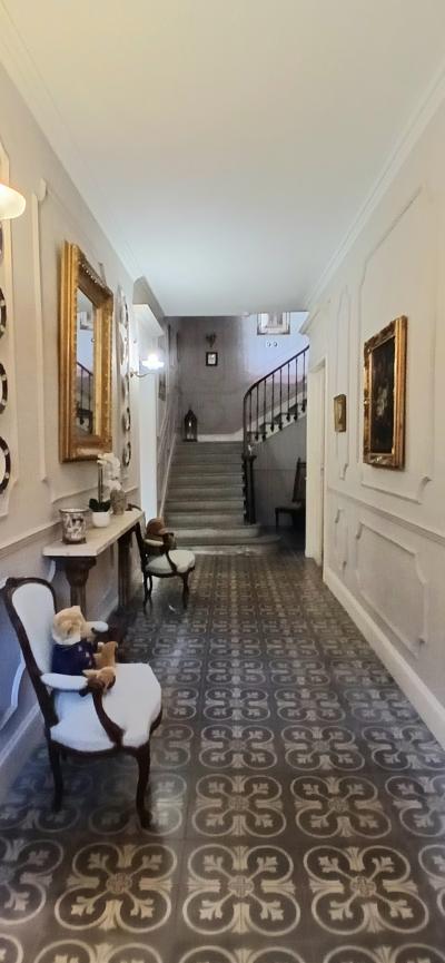 Impressive Maison-de-Maitre with Guest Gite and Pool