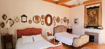 Impressive Maison-de-Maitre with Guest Gite and Pool